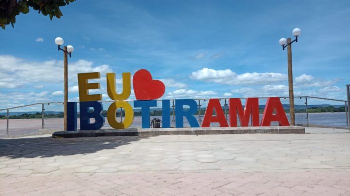 #Bahia: Letreiro “Eu Amo Ibotirama” é instalado na Orla, e praça Mãe Josina se torna atrativo com a cheia do São Francisco
