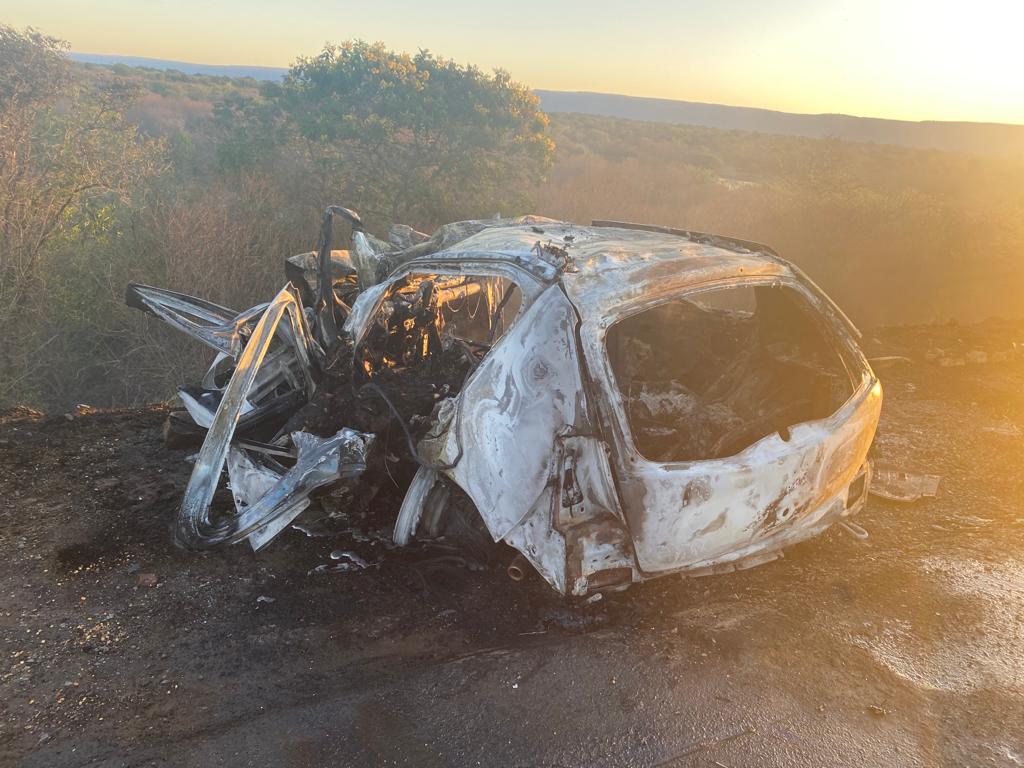 Duas pessoas morrem carbonizadas após carro pegar fogo em acidente na  BR-135 – MA+ O Melhor da Informação