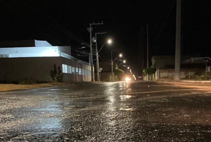 #Bahia: Após dia de intenso calor, chuva surpreende moradores de Ibotirama durante a noite